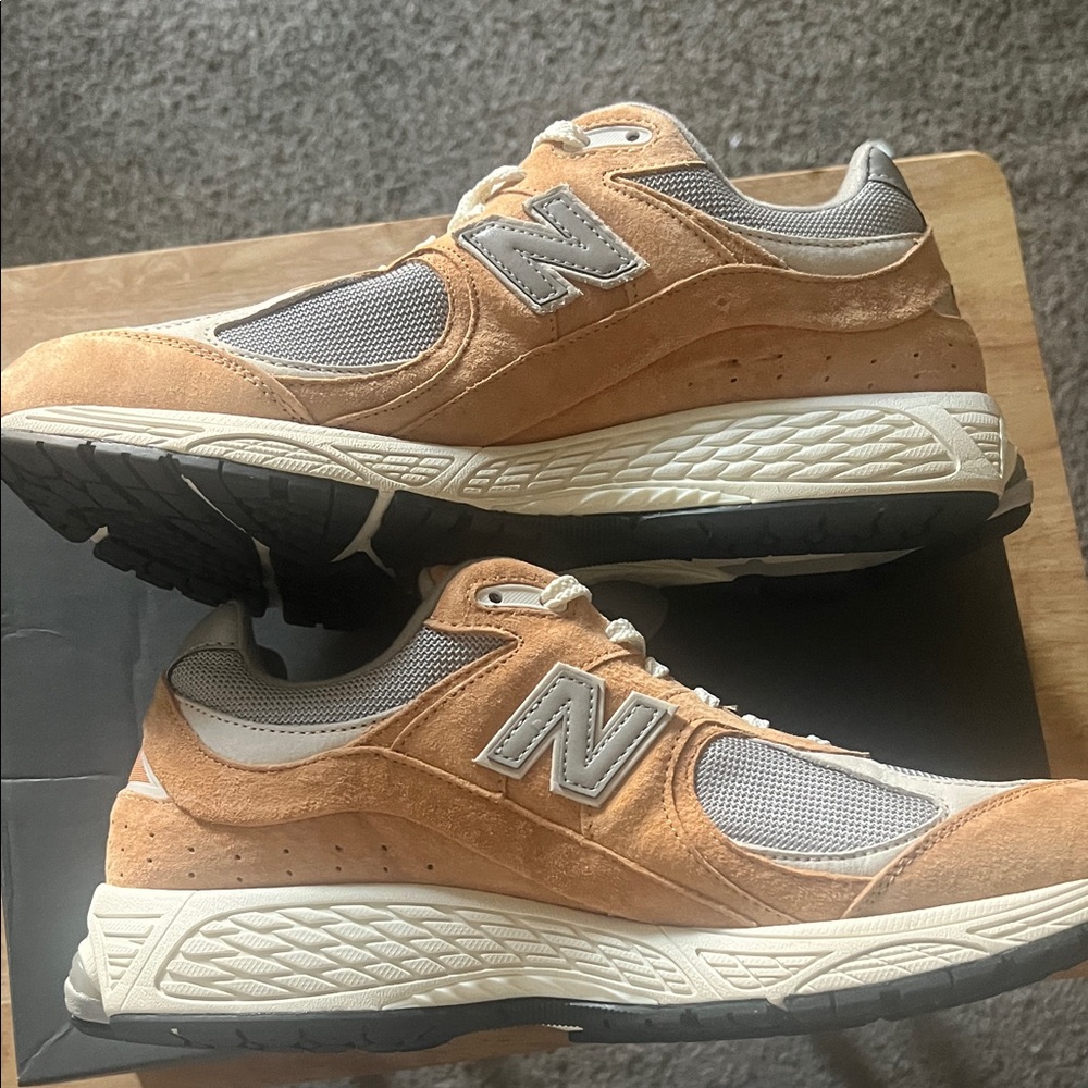 New Balance Men's Suede Tan and Gray Sneakers
